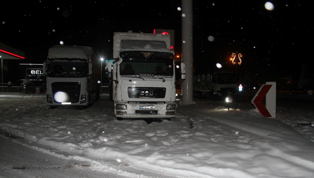 Konya'da kar ulaşımı olumsuz etkiliyor