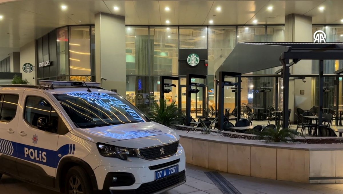 Antalya'da kahve zinciri şubesine molotoflu saldırı Antalya'da kahve zinciri şubesine molotoflu saldırı