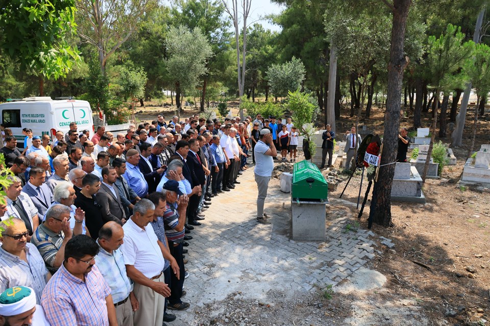 Marmaris depreminde hayatını kaybetti, gözyaşları içinde son yolculuğuna uğurlandı - 1