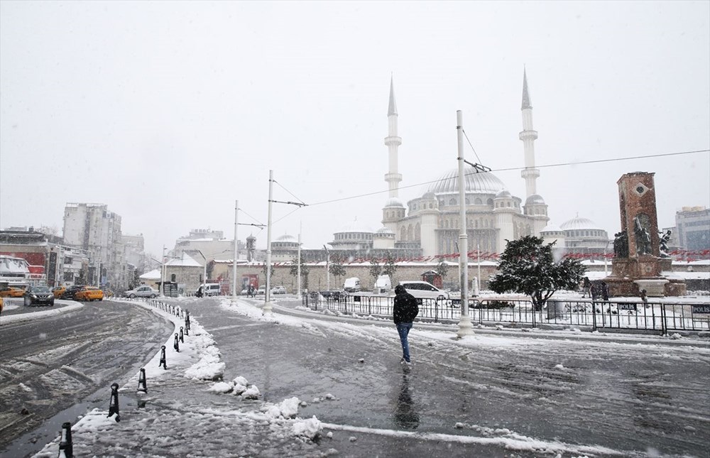İstanbul'da kar yağışı devam ediyor - 29