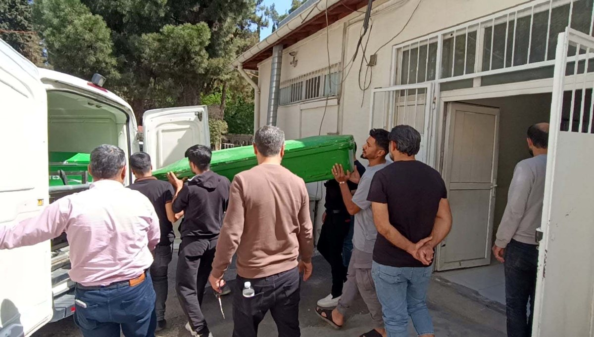 Otomobilin altında kalan bebek öldü Otomobilin altında kalan bebek öldü