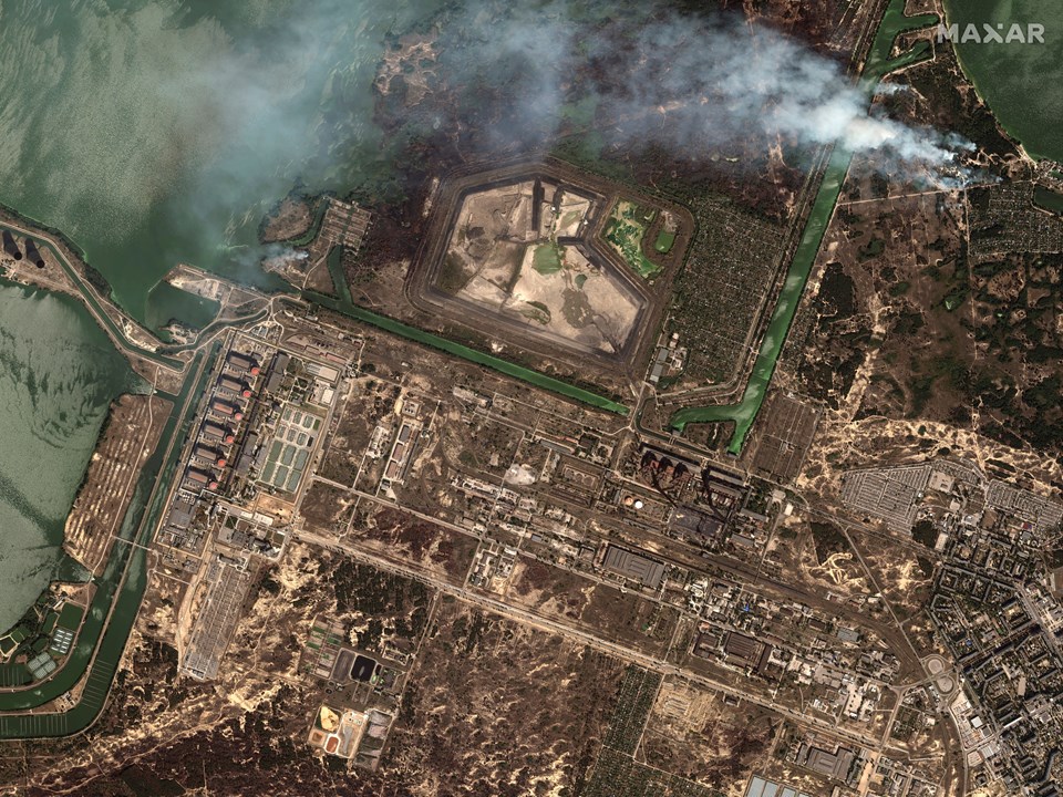 Zaporijya nükleer tesisi ve çevresinin uydu görüntüleri.