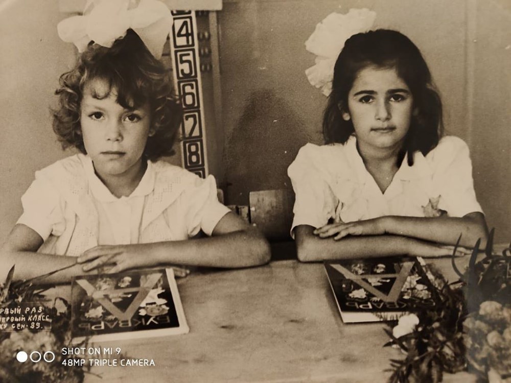 Dilan Çiçek Deniz geçmişe götürdü (Ünlülerin çocukluk ve gençlik halleri) - 254