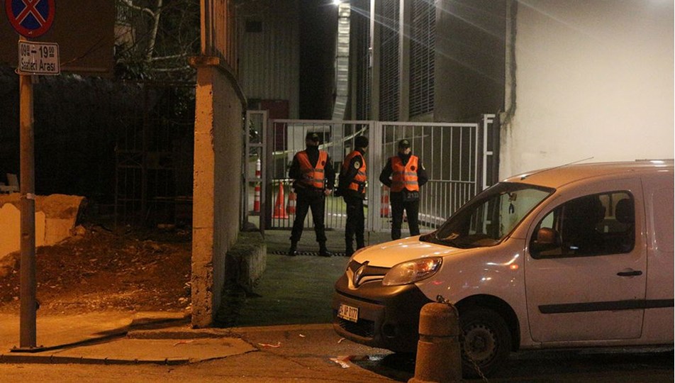 Istanbul Da Avm Nin Cati Katindan Dusen Kisi Oldu Ntv