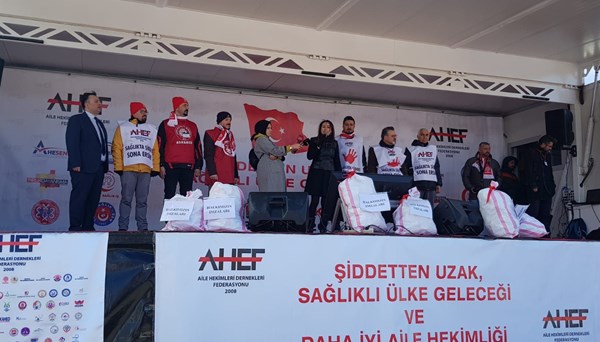 Sağlık çalışanları sağlıkta şiddete dikkat çekti