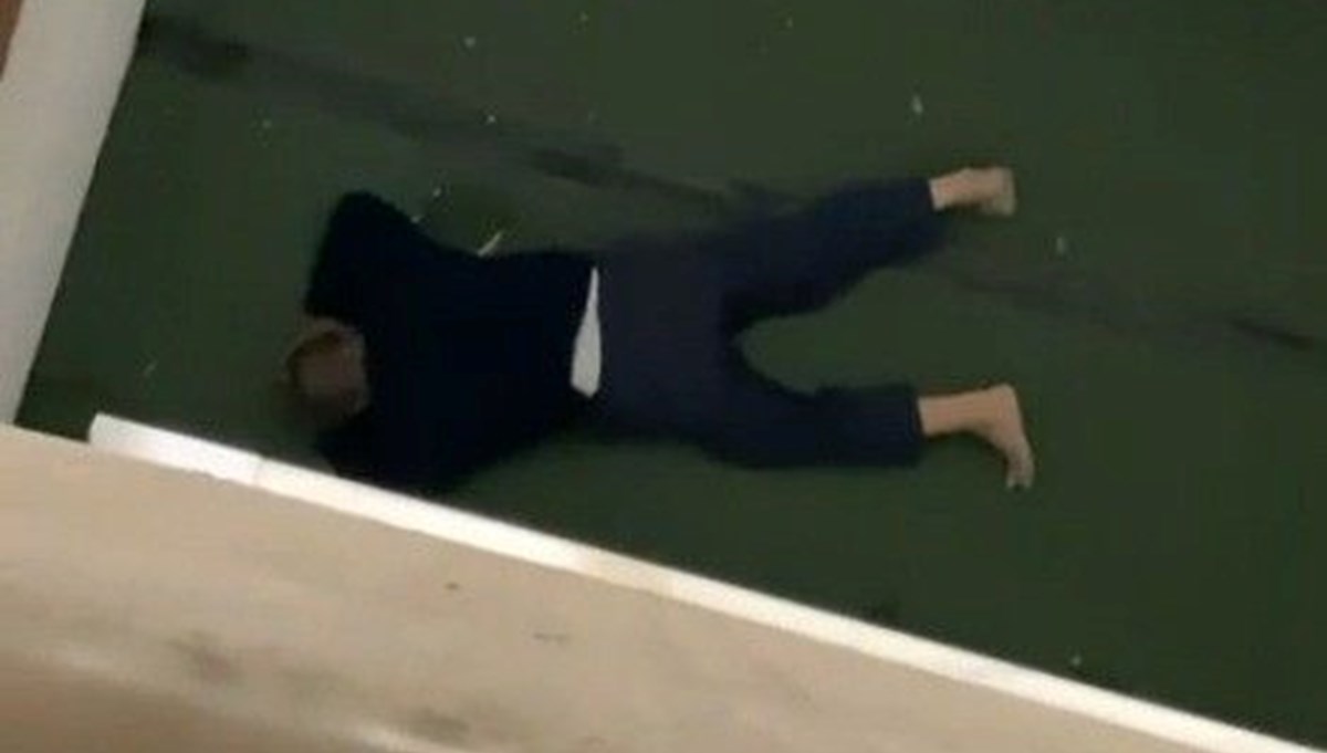 Tuvalet kapısıyla pencereyi karıştırdı, yere çakıldı