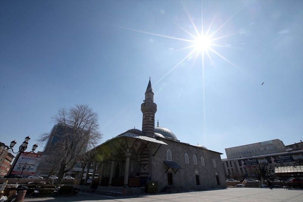 Erzurum yüzlerce yıllık yapılarıyla ziyaretçilerini tarihi yolculuğa çıkarıyor - 18