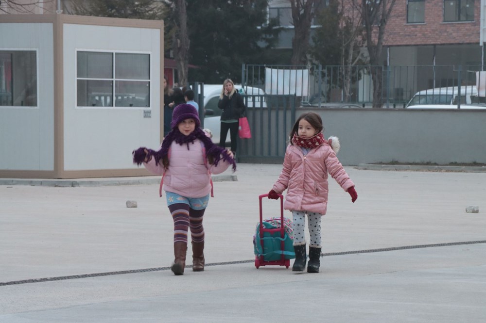 Depremin ardından 71 ilde ikinci dönemin ilk zili çaldı - 6