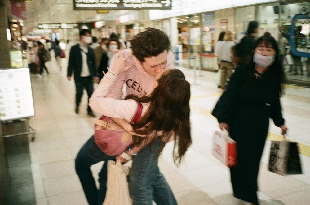 Nicola Peltz ile Brooklyn Beckham'dan evlilik yıl dönümü kutlaması - 5