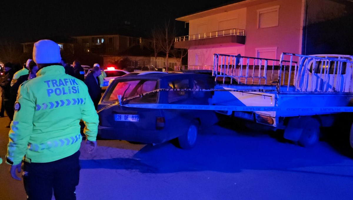 Erzincan'da kamyonete çarpan otomobildeki sürücü öldü