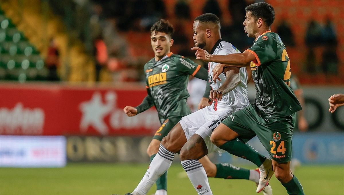 SON DAKİKA: Beşiktaş, Alanya deplasmanında kayıp
