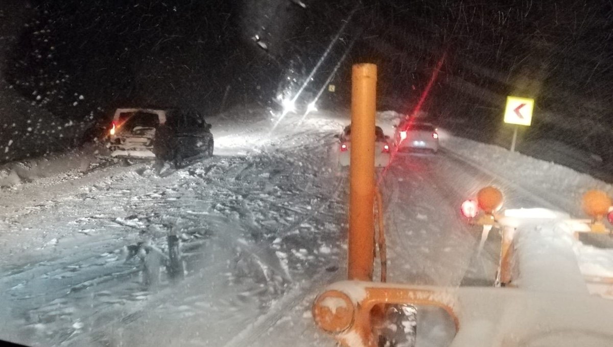 Antalya'da kar kalınlığı 30 santimetreye ulaştı