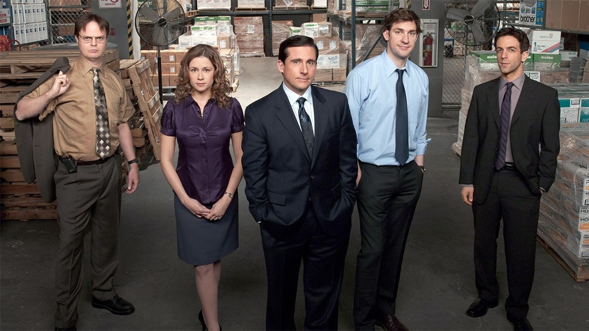 BBC televizyonun aynı adlı dizisinden uyarlanarak Amerikan versiyonu da çekilen The Office, sit-com komedilerine yeni bir soluk getirdi.