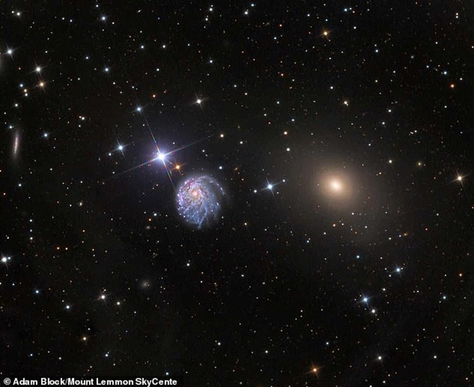 Hubble Uzay Teleskobu "tuhaf" kollu bir galaksi keşfetti - 1