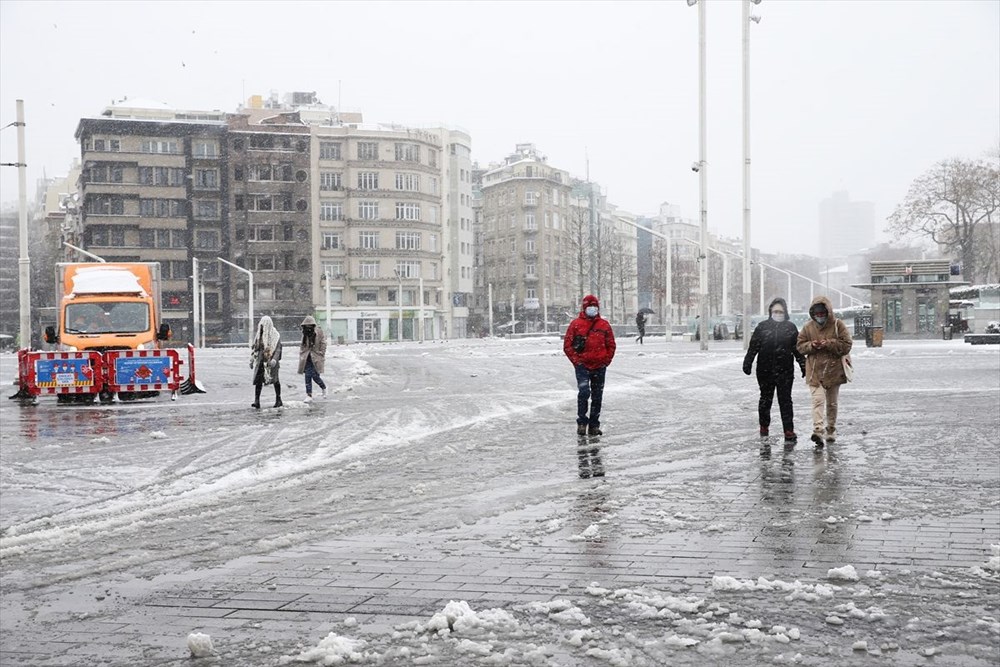 İstanbul'da kar yağışı devam ediyor - 35