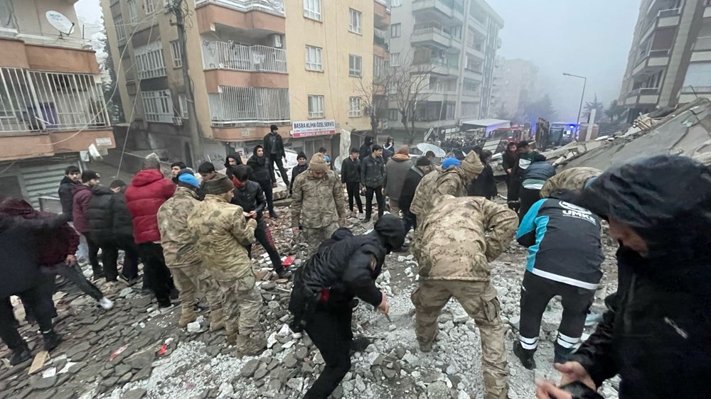 Türkiye yasta | Depremin vurduğu 10 ilden çarpıcı fotoğraflar... - 38