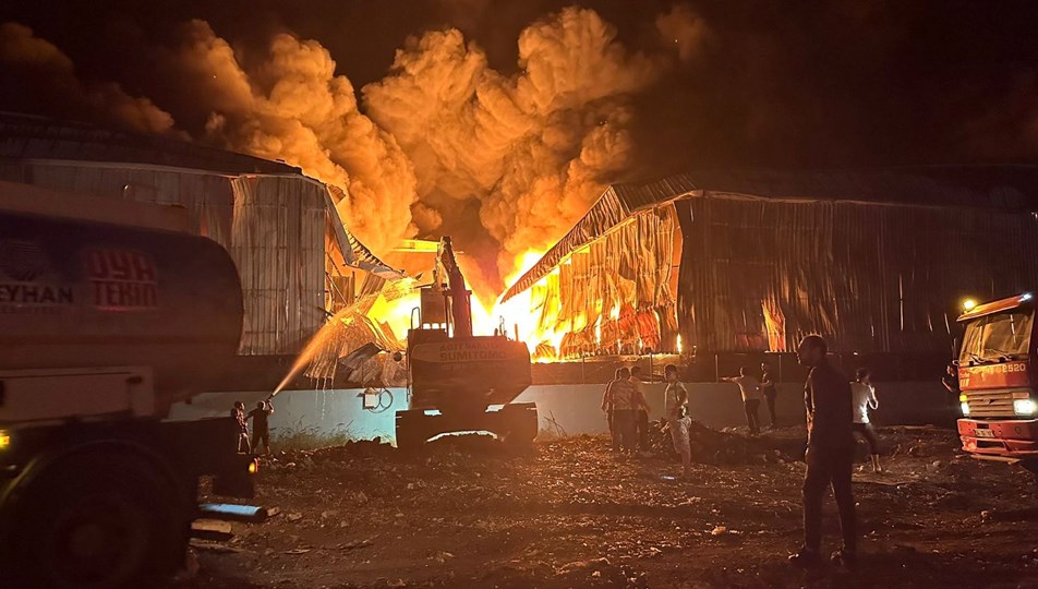 Adana’da motosiklet fabrikasında yangın: Büyük çaplı hasar meydana geldi