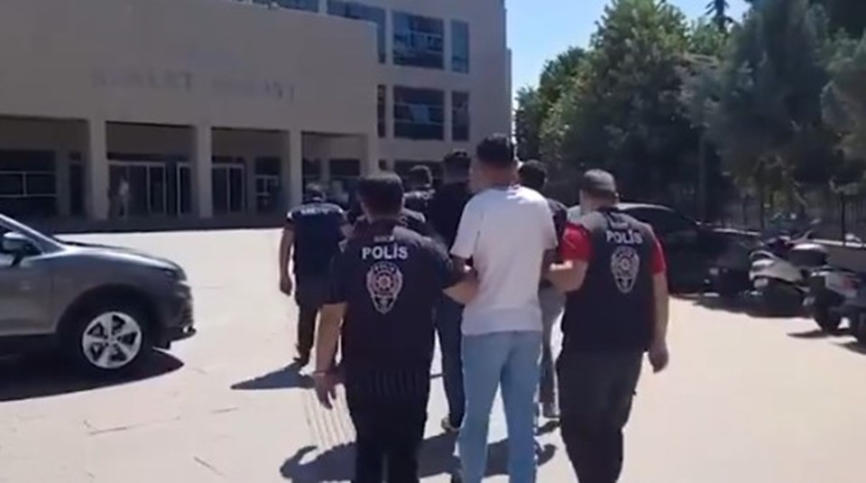 Bahis, dolandırıcılık ve çocuk müstehcenliği suçlaması... 46 şehirde büyük operasyon: 75 kişi tutuklandı - 1