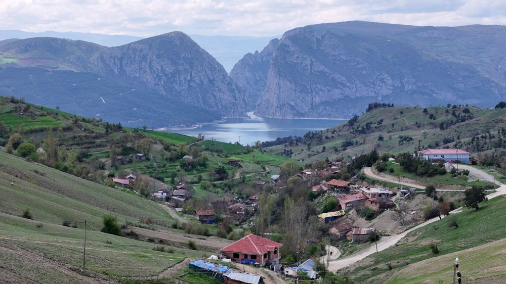 Türkiye'deki bir mahallenin birden fazla sağır ve dilsiz: Yeni doğan çocuklar doğuştan engelli dünyaya geliyor 74 mFuLY06Ce0CGt450iMt97g