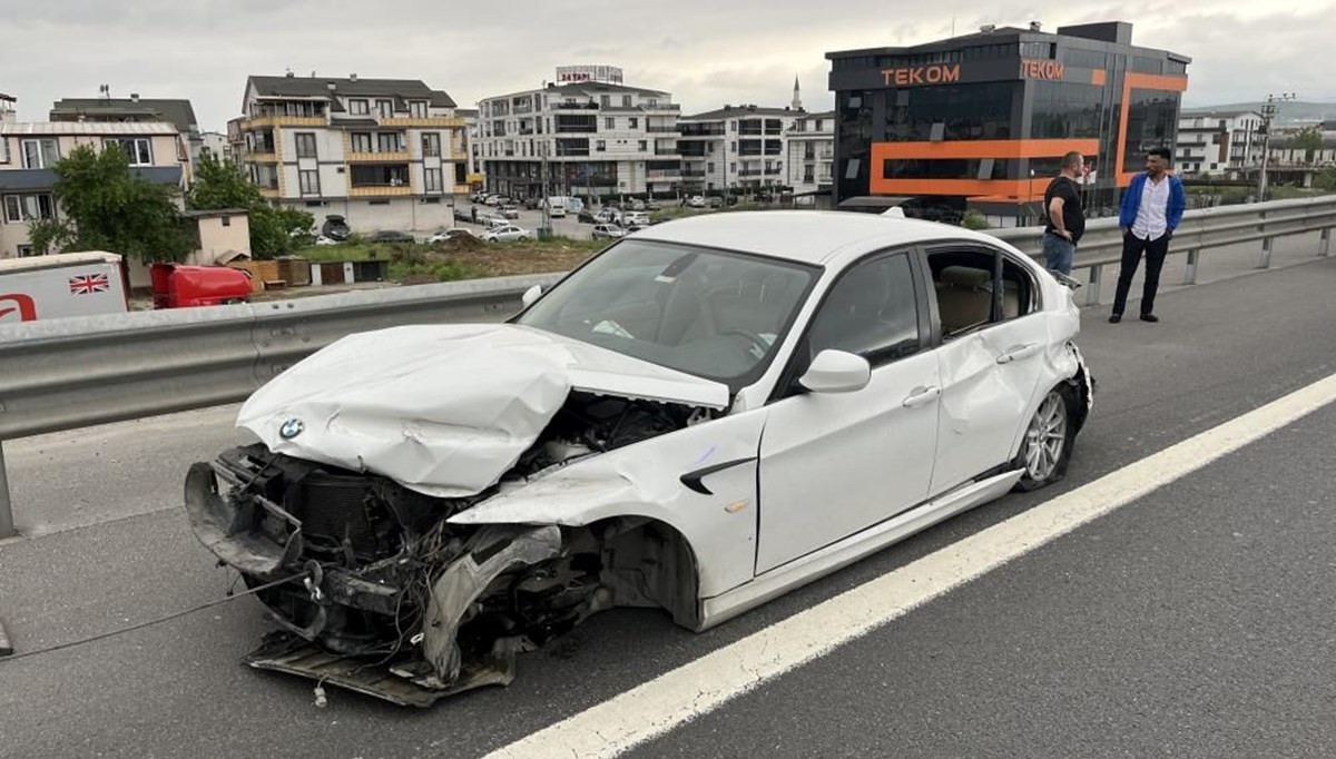 TEM’de 3 otomobil çarpıştı: Ankara yönünde trafik kilitlendi TEM’de 3 otomobil çarpıştı: Ankara yönünde trafik kilitlendi