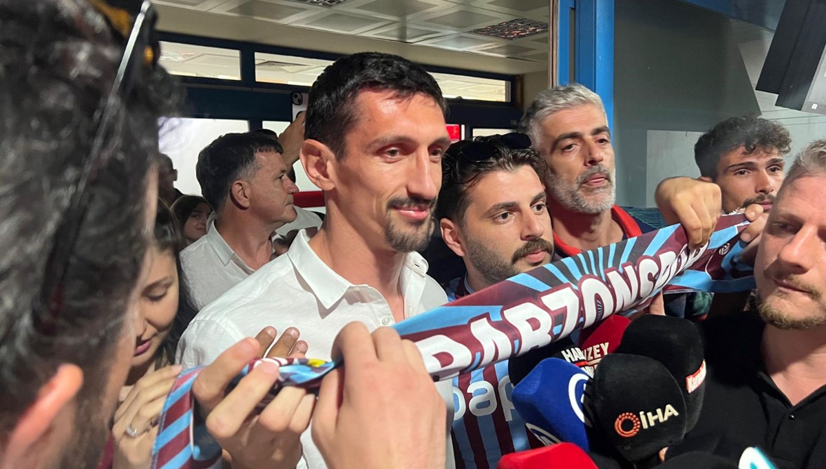 Yıldız futbolcu Stefan Savic Trabzon'da