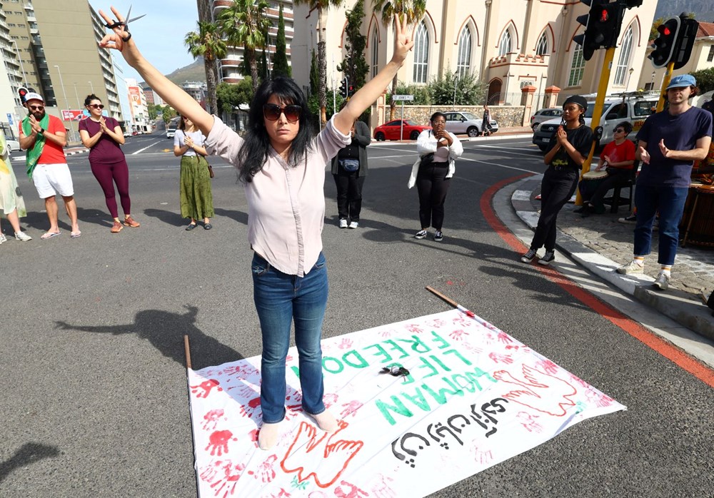 Mahsa Amini protestoları: İran Parlamentosu yaklaşık 15 bin protestocuya ölüm cezası verilmesini onayladı - 2