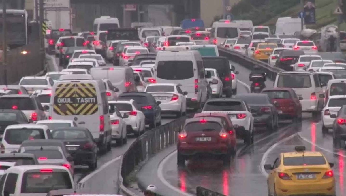 İstanbul trafiğinde sağanak yoğunluğu