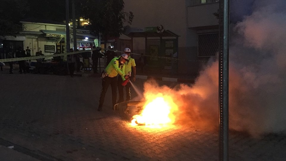 Siirt'te ceza uygulanan sürücü motosikletini yaktı - 2