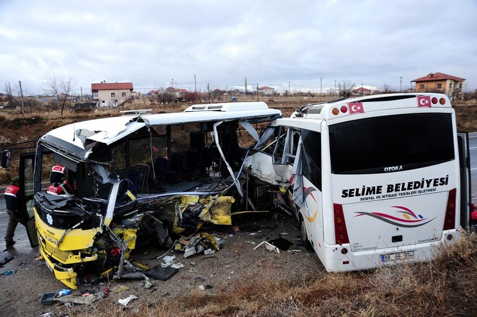 Aksaray'da iki minibüs çarpıştı: 2 ölü, 11 yaralı - 1