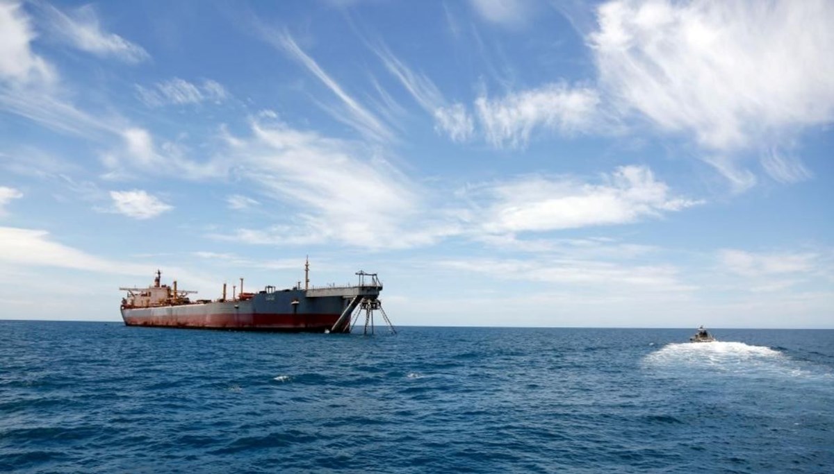 Kızıldeniz’de yük gemisi battı