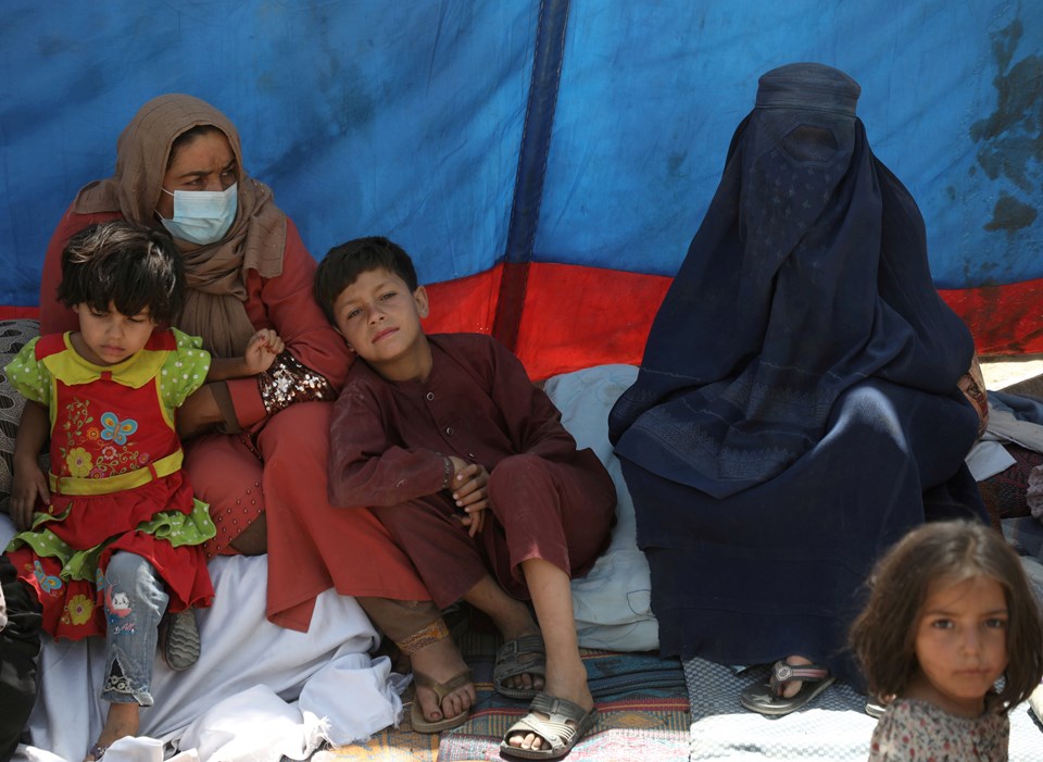Taliban "af" ilan etti, kadınlara yönetime katılmaları çağrısı yaptı - 1