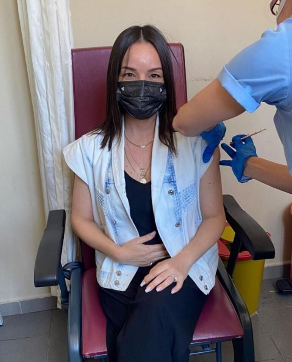 Cem Yılmaz da corona virüs aşısı oldu - 5