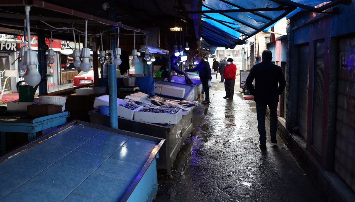 Doğu Karadeniz'de fırtına balıkçıları vurdu, tezgahlar boş kaldı