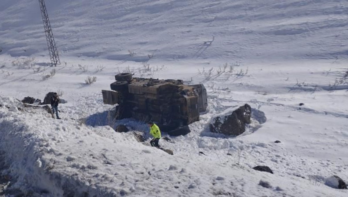 Van'da askeri araç devrildi: 1'i ağır 6 yaralı