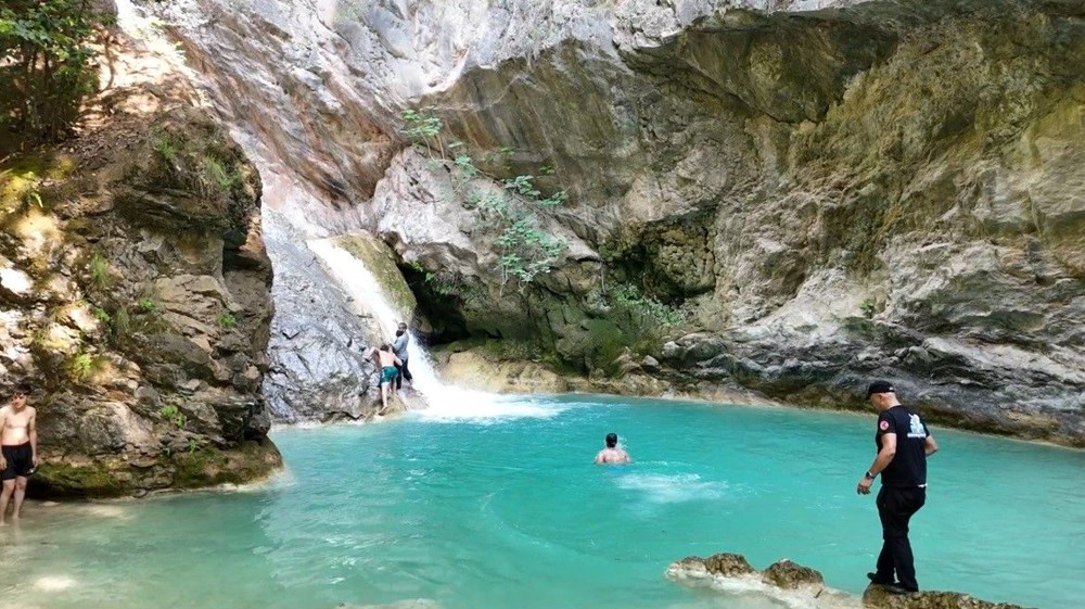 Sıcaklık 40 dereceye çıktı: Serinlemek isteyen oraya koştu - 3