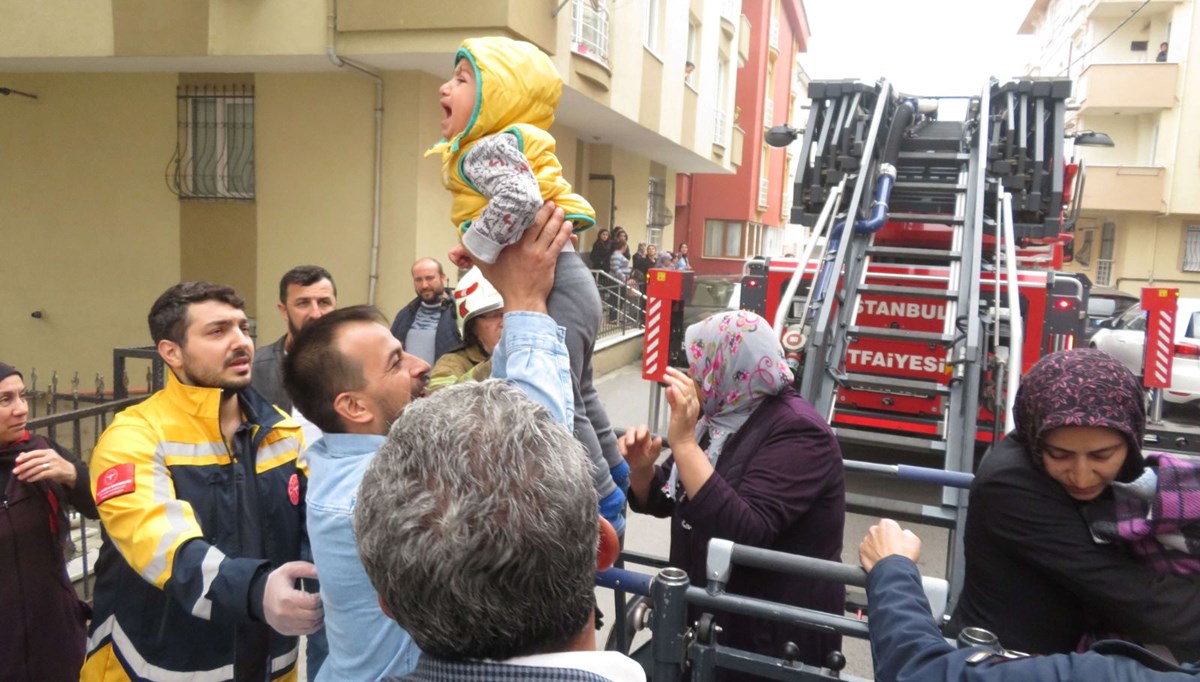 İstanbul'da yangında can pazarı İstanbul'da yangında can pazarı