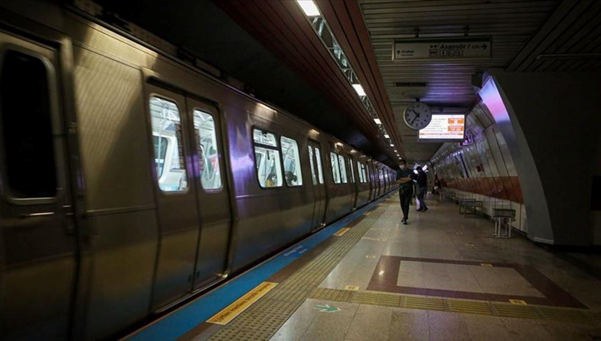 Yenikapı'da vagondan duman çıkması nedeniyle metro seferleri aksadı