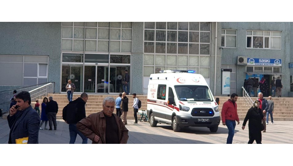 Belediye başkanını kutlarken kalp krizinden öldü