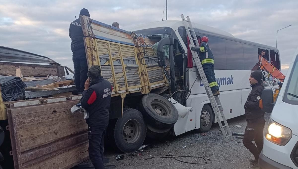 Konya'da zincirleme kaza: 2 ölü, 24 yaralı