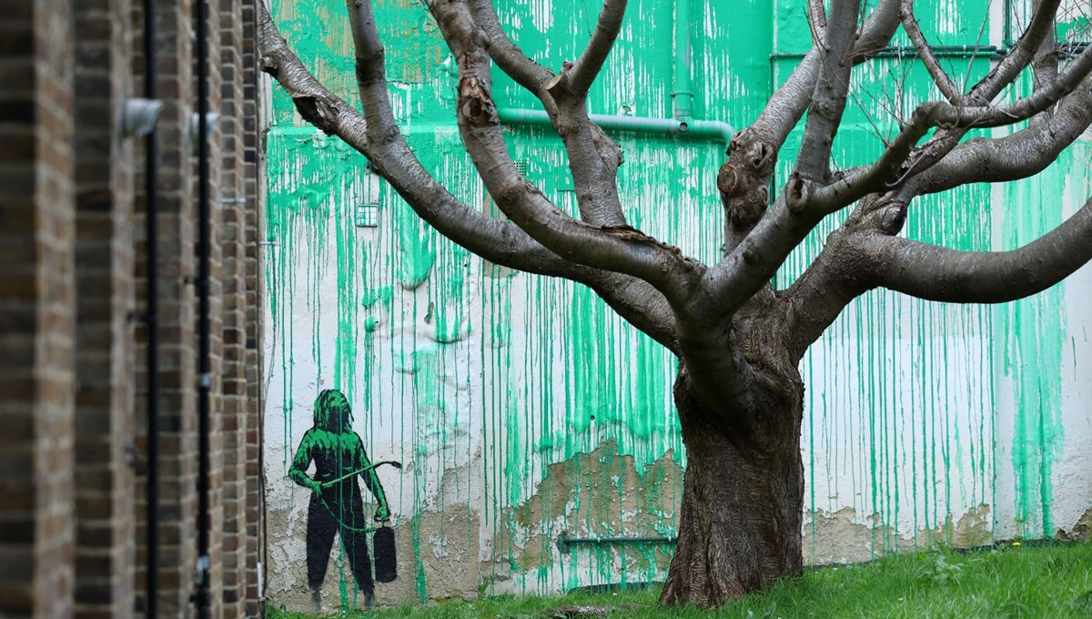 Londra'daki yeni Banksy duvar resmine beyaz boyalı saldırı Londra'daki yeni Banksy duvar resmine beyaz boyalı saldırı