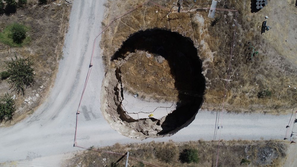 Obruk sayısı hızla artıyor! Volkanik gaz çıkışı da görülmeye başlandı - 1