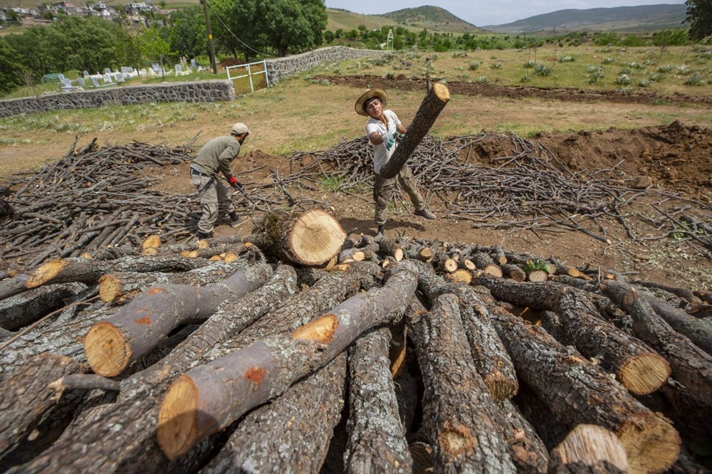 Ekmeklerini mangal kömüründen çıkarıyorlar - 16