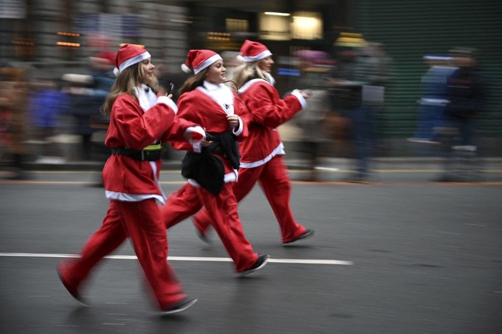 İngiltere'de binlerce Noel Baba koştu - 2