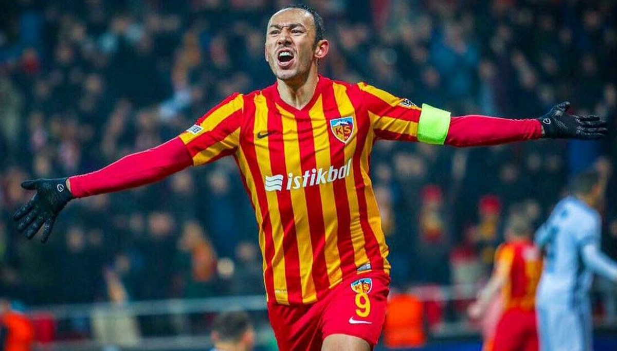 Umut Bulut futbolu bıraktı