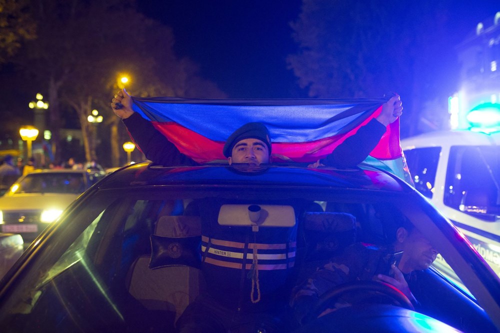 Azerbaycanlılar, Dağlık Karabağ'da varılan anlaşmayı coşkuyla kutluyor - 17