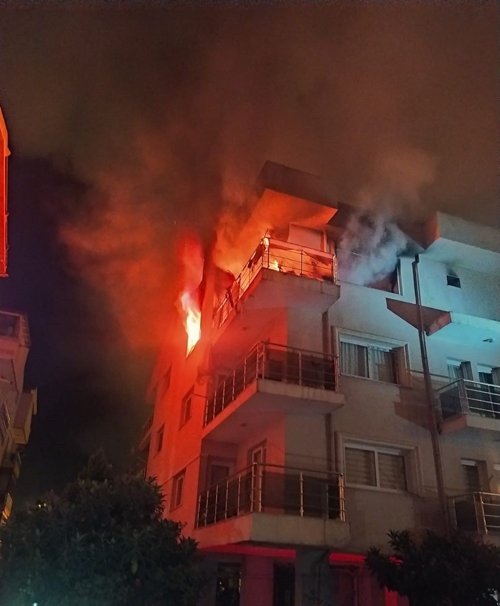 Eşi ve çocuklarının yaşadığı binayı ateşe verdi, mahalleli sokağa döküldü - 3