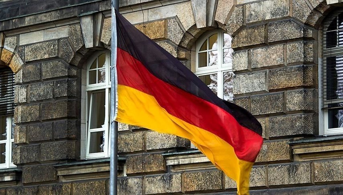 Alman hükümeti 2024 büyüme tahminini artırdı