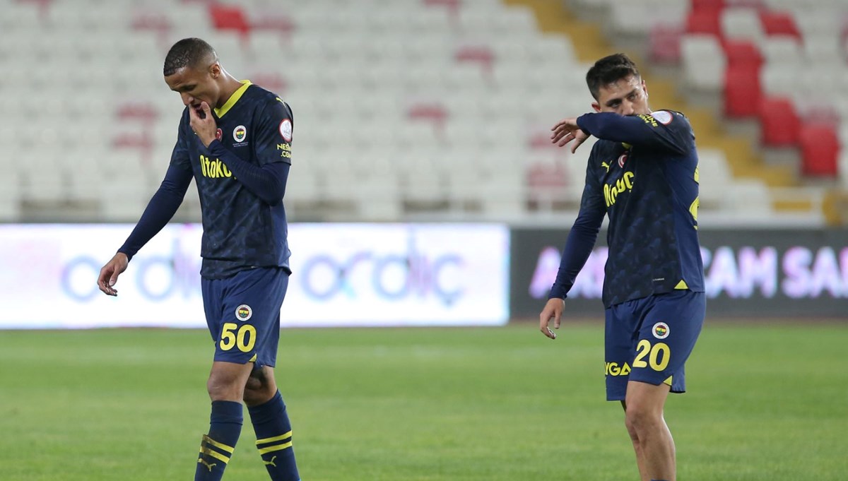 Fenerbahçe'de rekor seri sona erdi: Zirveyle puan farkı 4'e yükseldi Fenerbahçe'de rekor seri sona erdi: Zirveyle puan farkı 4'e yükseldi