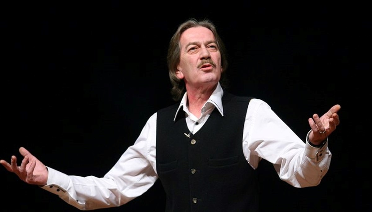 Türk tiyatrosunun yorulmayan kavuklusu Ferhan Şensoy anılıyor