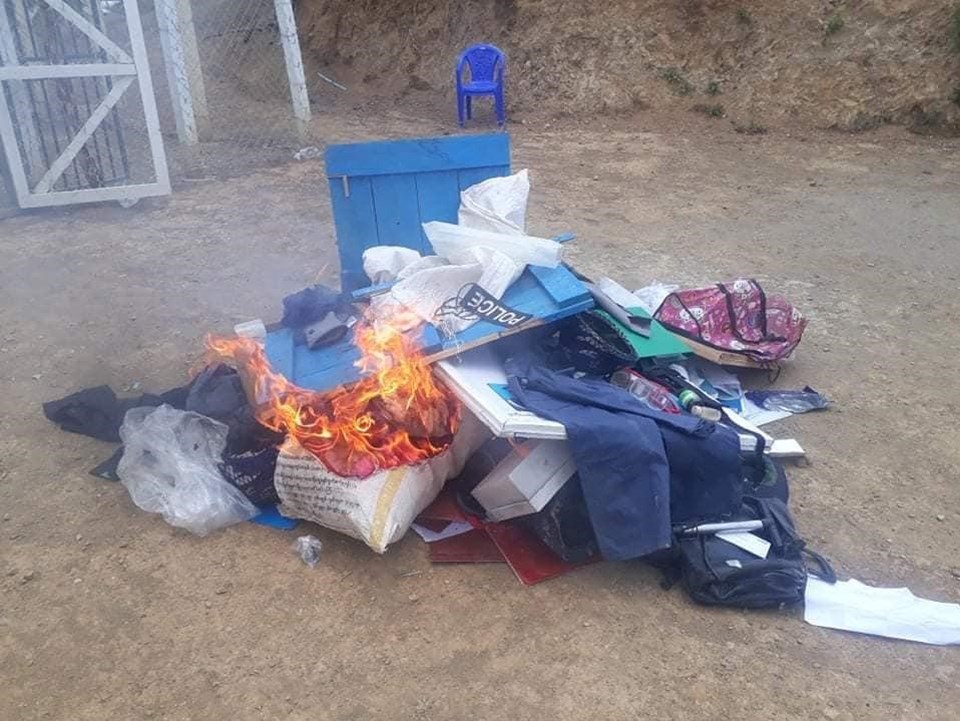 Karakolda bırakılan eşyalar da yakıldı